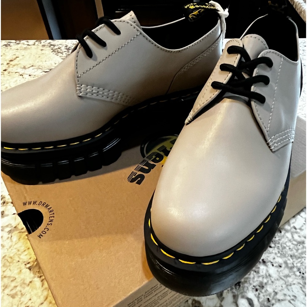 NEW Dr. Martens AUDRICK  LEATHER PLATFORM SHOES In VINTAGE TAUPE, Size 8 or 9 - Picture 14 of 15